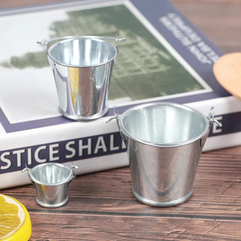 Dollhouse Miniature Metal Bucket | 1:6 Scale Décor & Toy Dollhouse Accessory QXL
