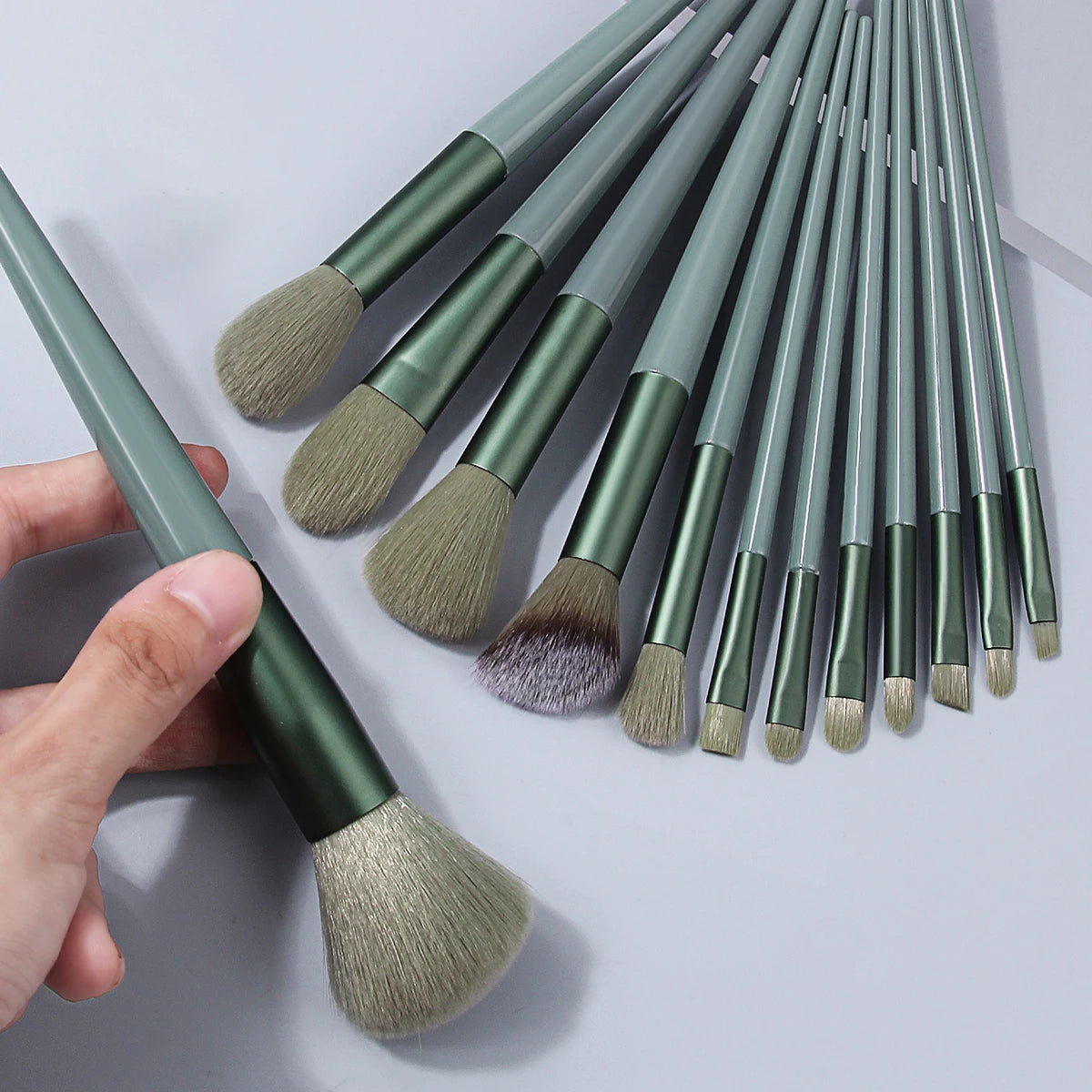 KOSSHOW 13-Piece Green Makeup Brush Set – Full Cosmetic Kit Makeup Brush Set QXL