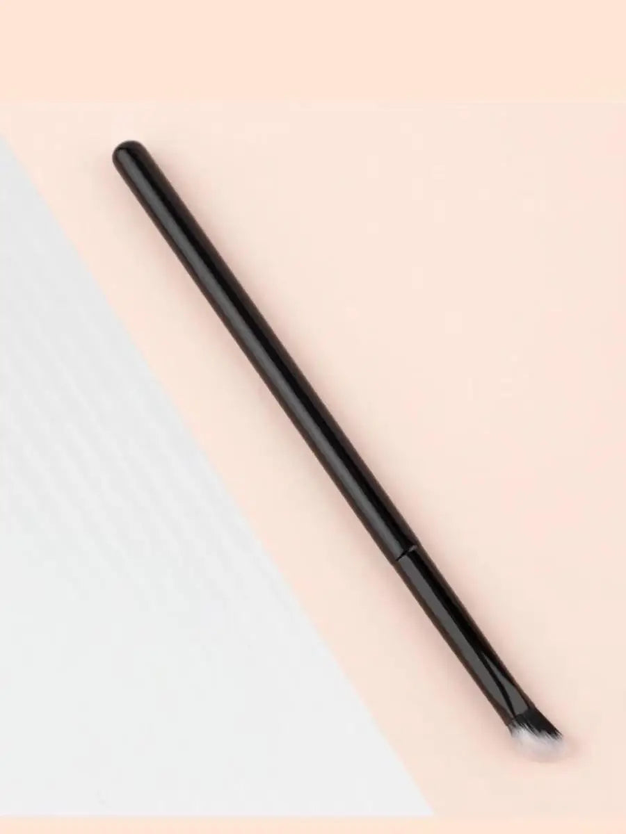 Triangular Sloped Foundation & Concealer Brush | Highlight Blush Makeup Brush QXL