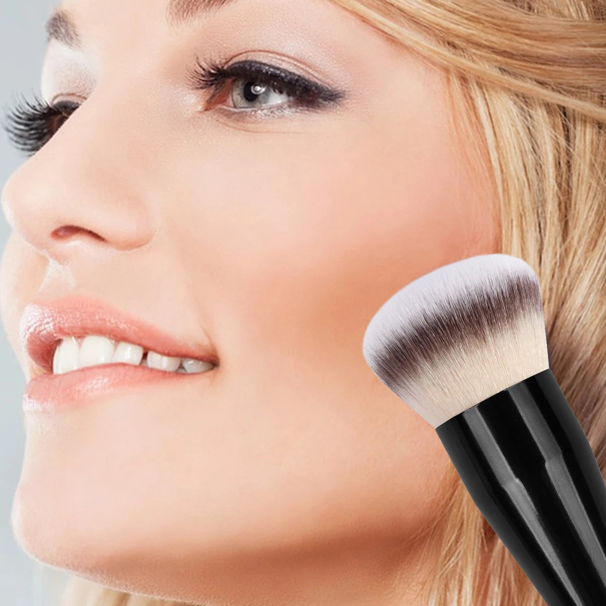MAANGE Kabuki Foundation Brush | Contour & Buffing Tool Kabuki Foundation Brush QXL