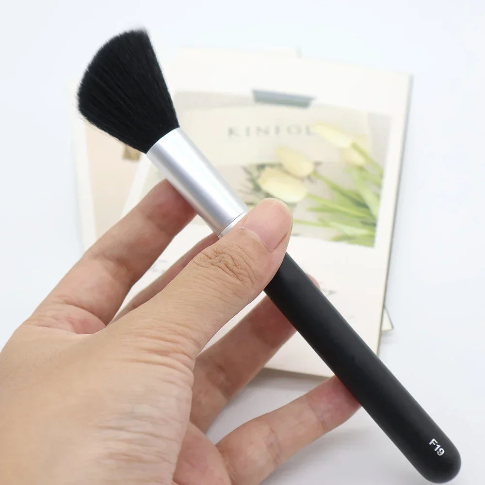 Diagonal Contour Makeup Brush | Soft Nylon & Wood Handle Contour Makeup Brush QXL